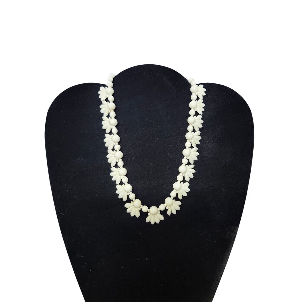 Vintage mid-century white milk glass necklace floral 40s 50s 15"